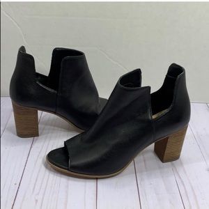Steve Madden ‘Nello’ black leather booties